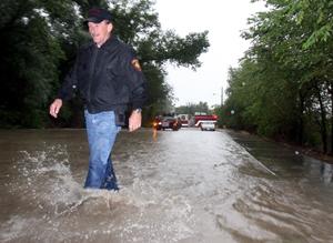 20060708__newsA1flood0709~1.jpg